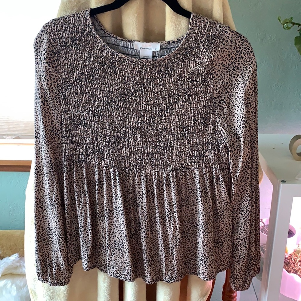 🌟3/15$🌟 Urban Romantics leopard blouse, peasant sleeve. Size L